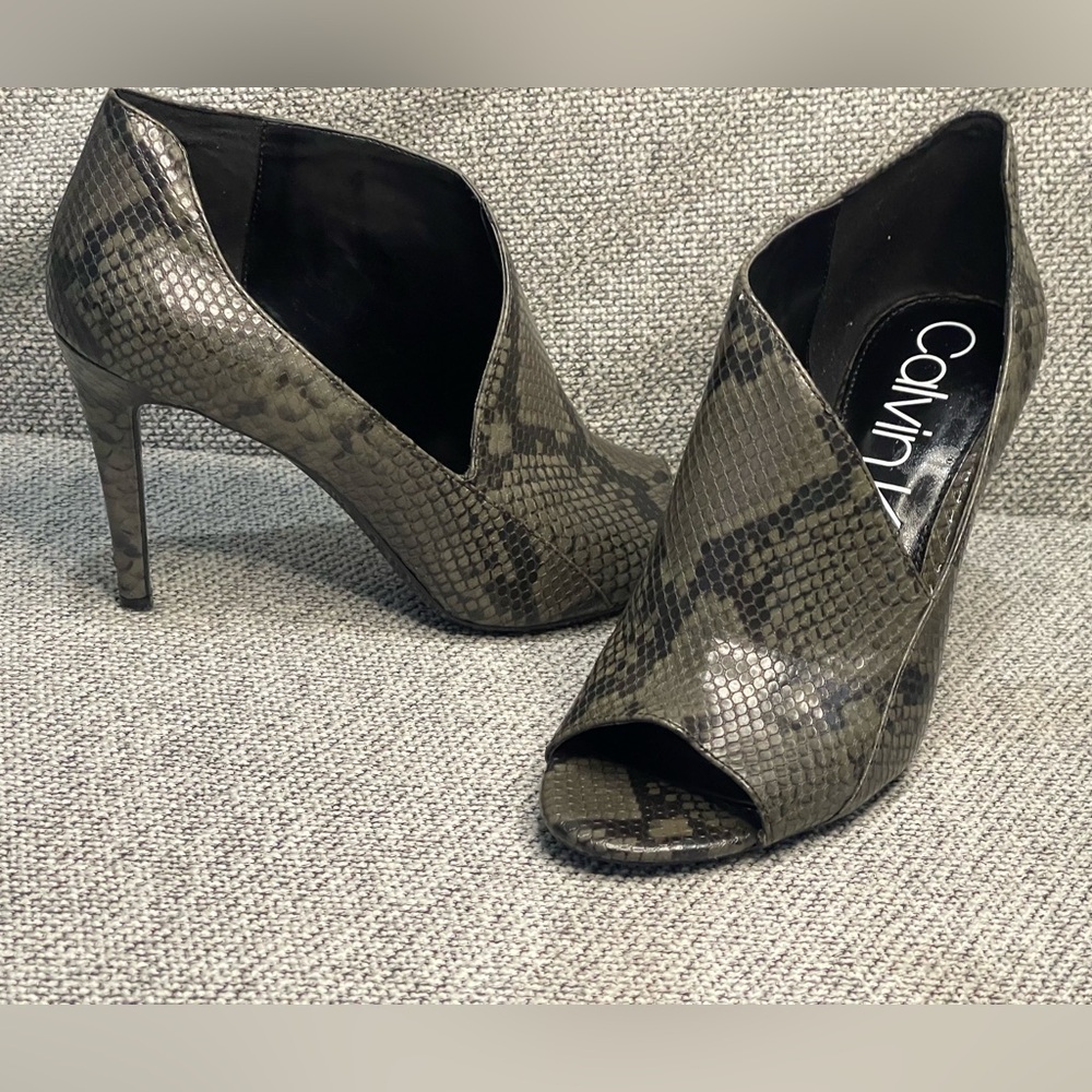Calvin Klein Black and Gray Peep-Toe Heels with Textured Design